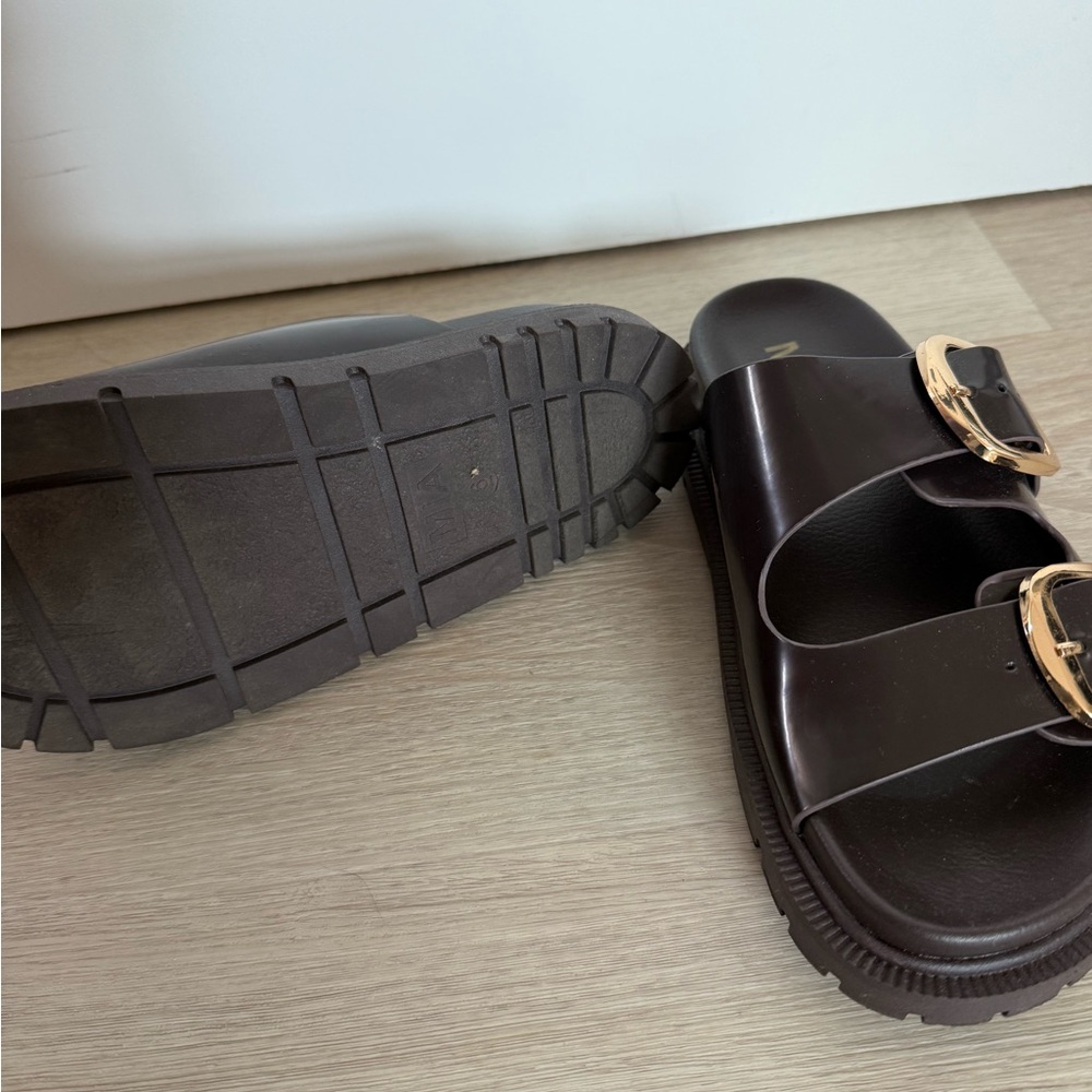MIA Buckle Sandals with Gold Buckles Size 6 - Picture 4 of 4
